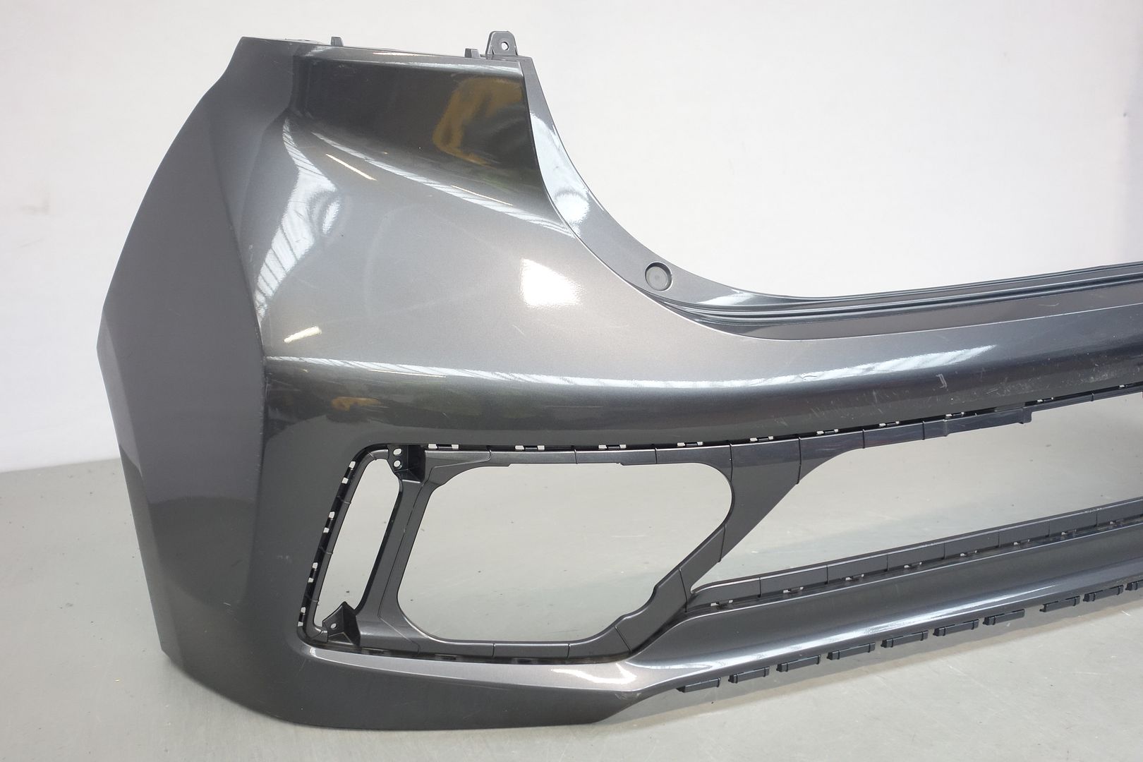 GENUINE HYUNDAI IONIQ 2017onwards Hatchback REAR BUMPER p/n 86611